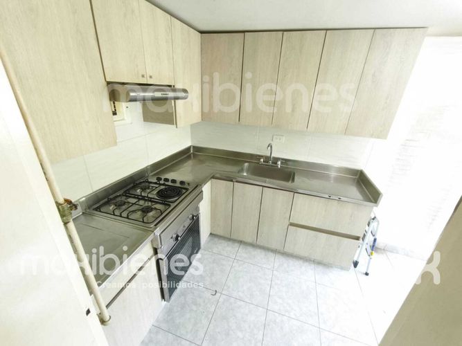 Apartamento de 3 alcobas en arriendo en Carlos E Restrepo, Medellín, 90 m² · foto 4 de 5