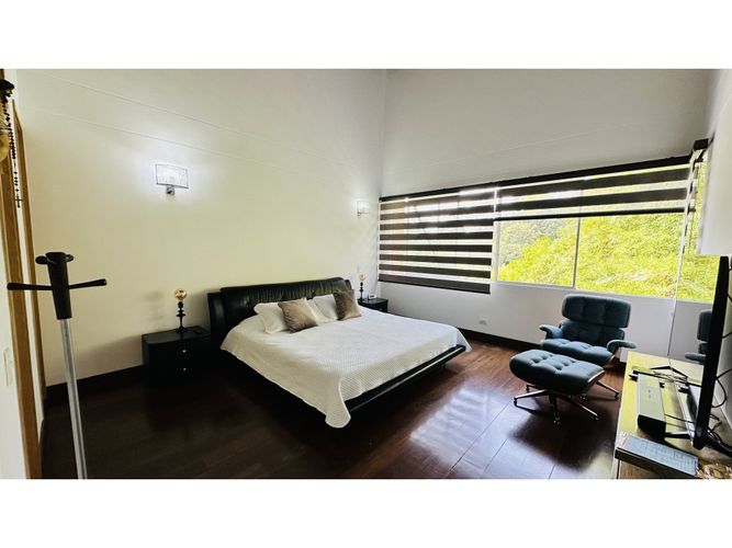 Casa de 3 alcobas en venta en Escobero, Envigado, 370 m² · foto 14 de 24