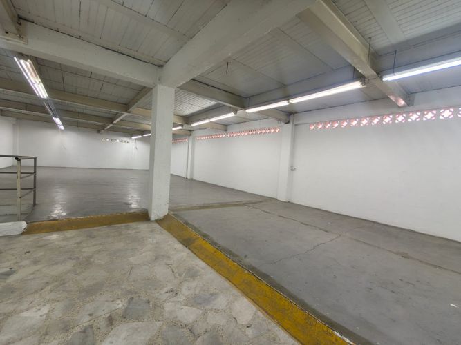 Bodega en arriendo en San Vicente, Cali, 182 m² · foto 2 de 10