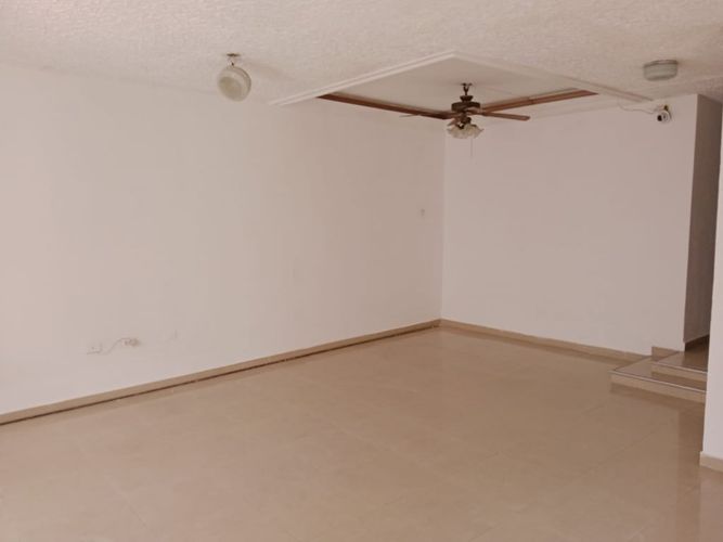 Casa de 7 alcobas en arriendo en Manga, Cartagena, 300 m² · foto 2 de 12
