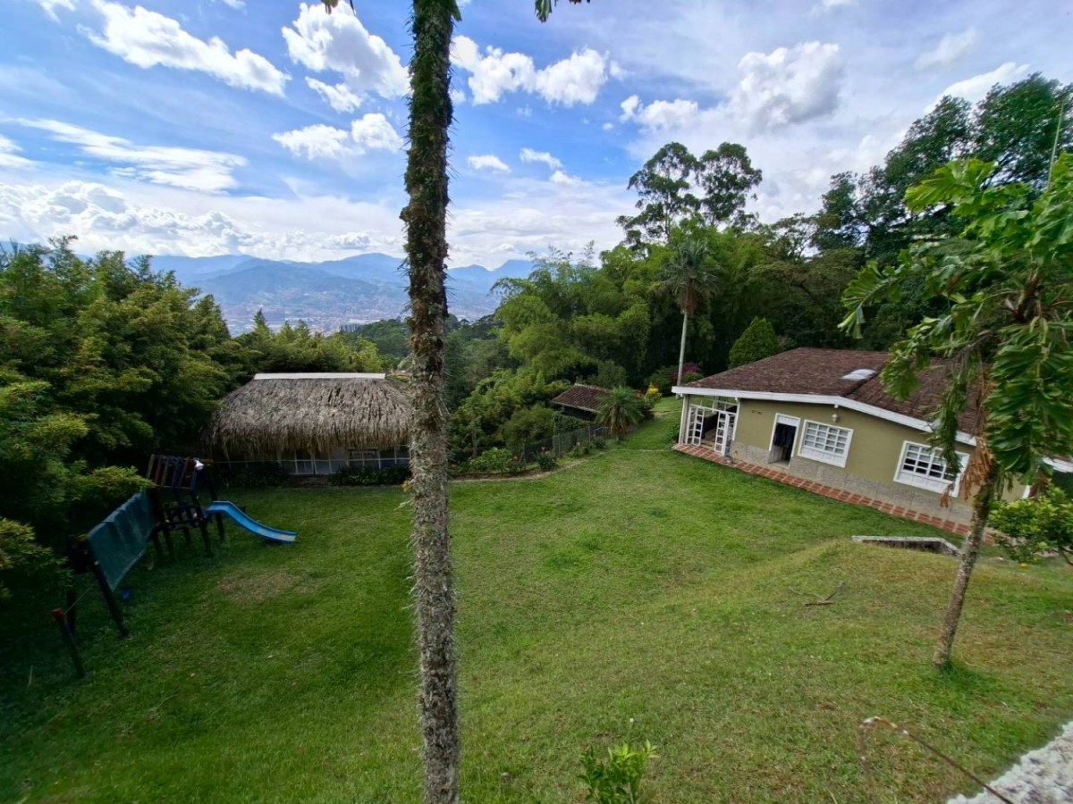 Casa Campestre en Arriendo en Loma del Escobero, Envigado