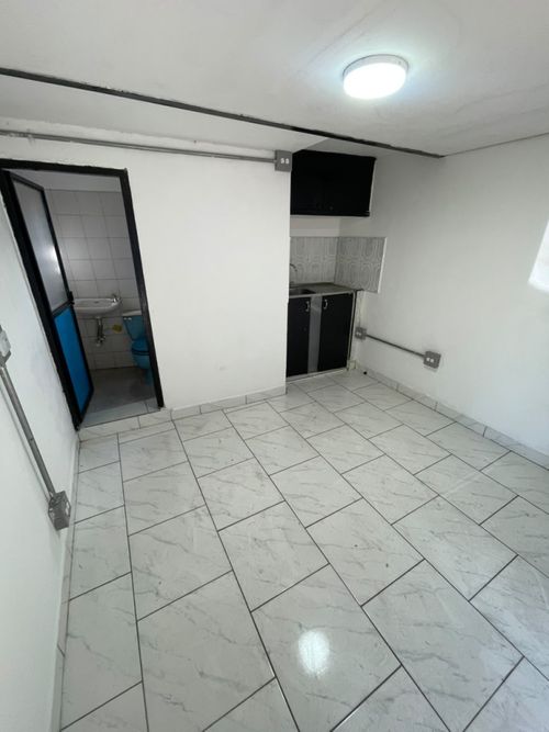 Local en arriendo en Belén Altavista, Medellín, 12 m² · foto 2 de 6