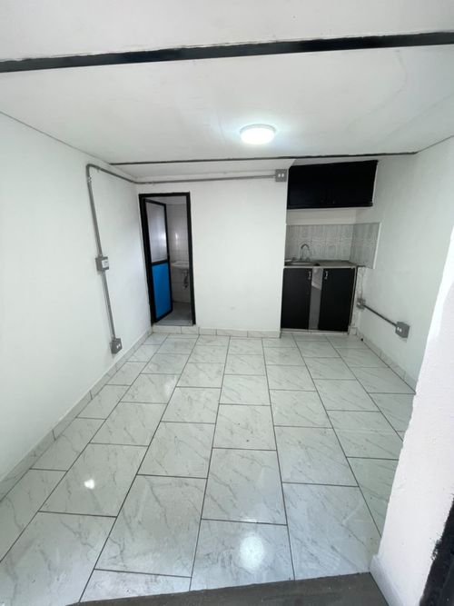 Local en arriendo en Belén Altavista, Medellín, 12 m² · foto 3 de 6