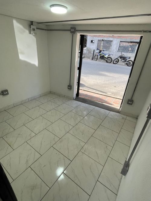 Local en arriendo en Belén Altavista, Medellín, 12 m² · foto 5 de 6