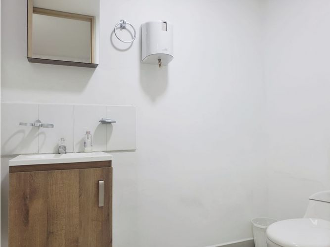 Oficina en arriendo en Suramericana, Medellín, 71 m² · foto 8 de 9