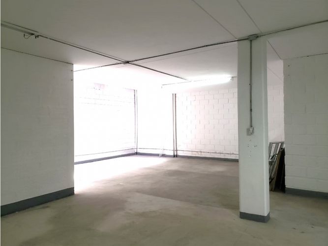 Bodega en arriendo en San Fernando, Medellín, 280 m² · foto 2 de 10