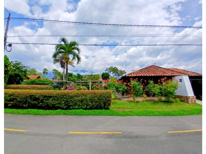 Casa de 4 alcobas en venta en El Caimo, Armenia, 250 m² · foto 2 de 24