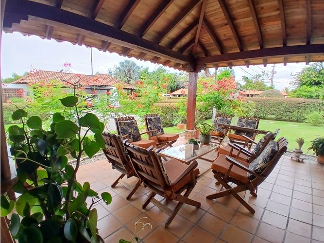 Casa de 4 alcobas en venta en El Caimo, Armenia, 250 m² · foto 4 de 24