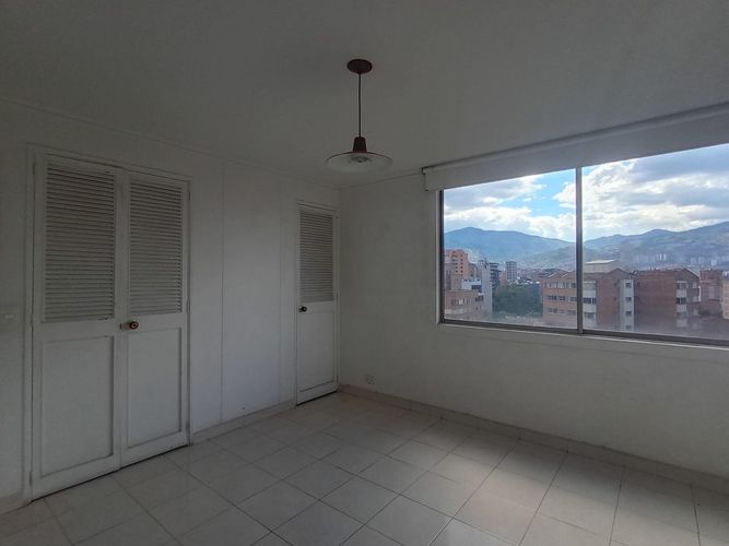 Apartamento de 3 alcobas en venta en Laureles, Medellín, 120 m² · foto 13 de 19