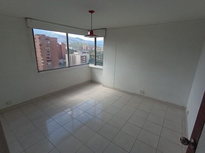 Apartamento de 3 alcobas en venta en Laureles, Medellín, 120 m² · foto 11 de 19