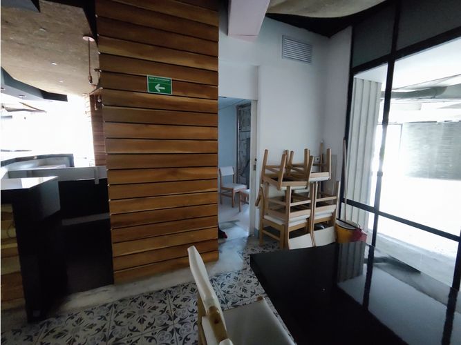 Local en arriendo en El Poblado, Medellín, 138 m² · foto 2 de 8