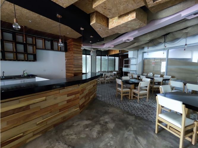 Local en arriendo en El Poblado, Medellín, 138 m² · foto 3 de 8