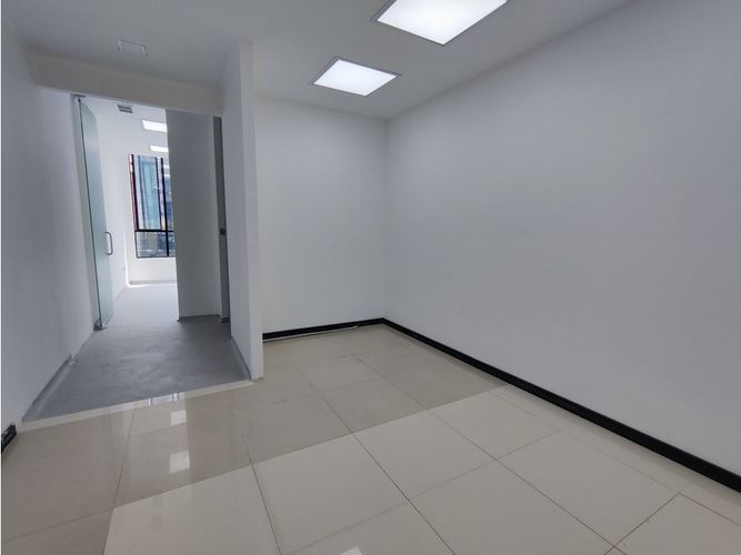 Local en arriendo en El Poblado, Medellín, 46 m² · foto 3 de 4