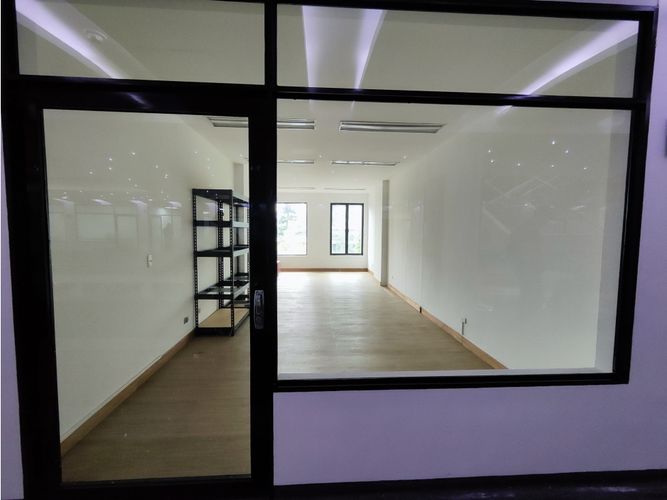 Local en arriendo en El Poblado, Medellín, 35 m² · foto 2 de 4
