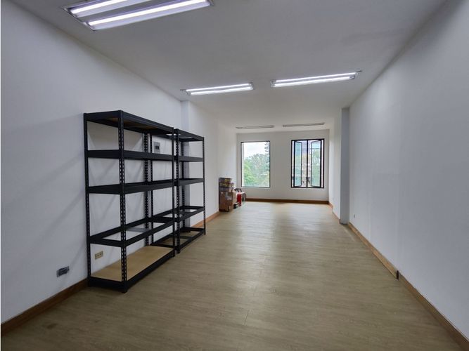 Local en arriendo en El Poblado, Medellín, 35 m² · foto 4 de 4