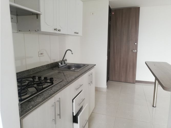 Apartamento de 2 alcobas en venta en Maria Auxiliadora, Sabaneta, 56 m² · foto 3 de 14