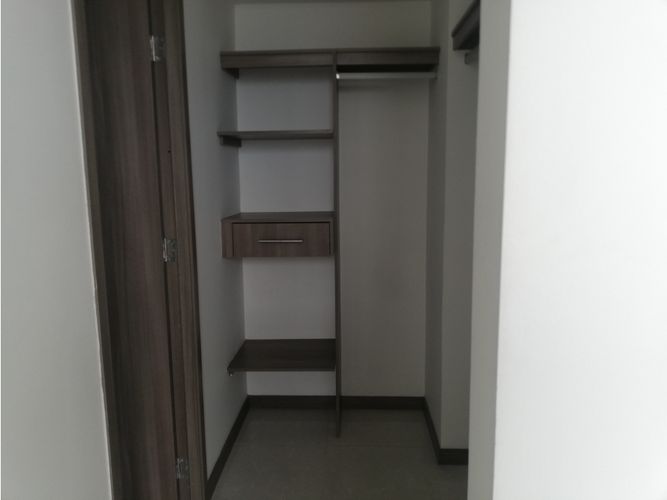 Apartamento de 2 alcobas en venta en Maria Auxiliadora, Sabaneta, 56 m² · foto 10 de 14