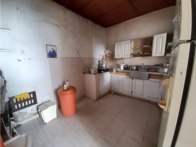 Casa de 10 alcobas en venta en Boston, Medellín, 367 m² · foto 2 de 15