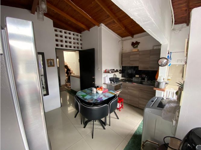 Casa de 8 alcobas en venta en Laureles, Medellín, 90 m² · foto 3 de 14