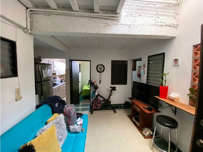 Casa de 8 alcobas en venta en Laureles, Medellín, 90 m² · foto 4 de 14