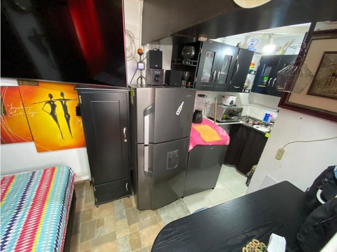 Casa de 8 alcobas en venta en Laureles, Medellín, 90 m² · foto 9 de 14