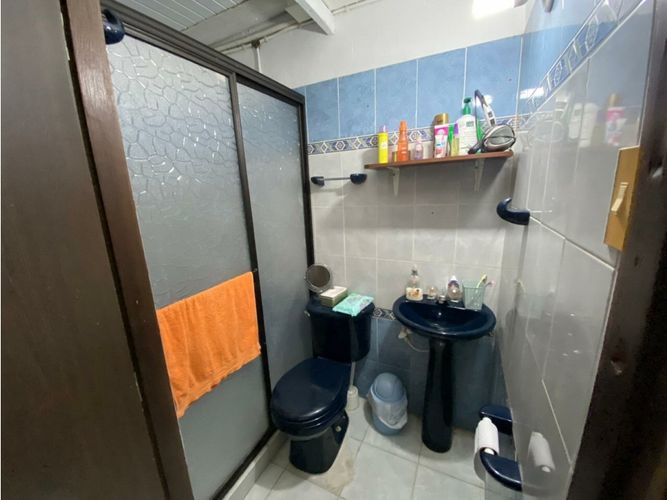 Casa de 8 alcobas en venta en Laureles, Medellín, 90 m² · foto 11 de 14