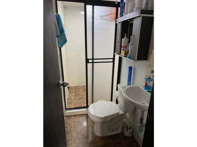 Casa de 8 alcobas en venta en Laureles, Medellín, 90 m² · foto 13 de 14