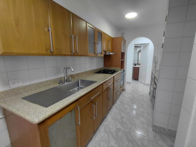 Apartamento de 2 alcobas en arriendo en Los Naranjos, Medellín, 72 m² · foto 5 de 24