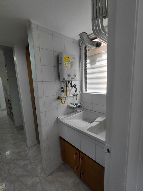 Apartamento de 2 alcobas en arriendo en Los Naranjos, Medellín, 72 m² · foto 7 de 24