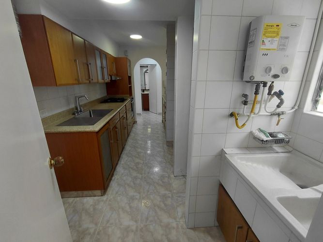Apartamento de 2 alcobas en arriendo en Los Naranjos, Medellín, 72 m² · foto 8 de 24