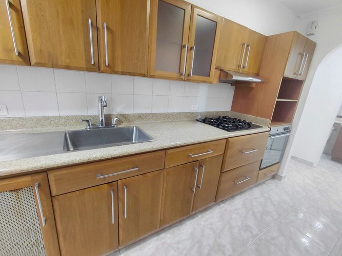 Apartamento de 2 alcobas en arriendo en Los Naranjos, Medellín, 72 m² · foto 9 de 24