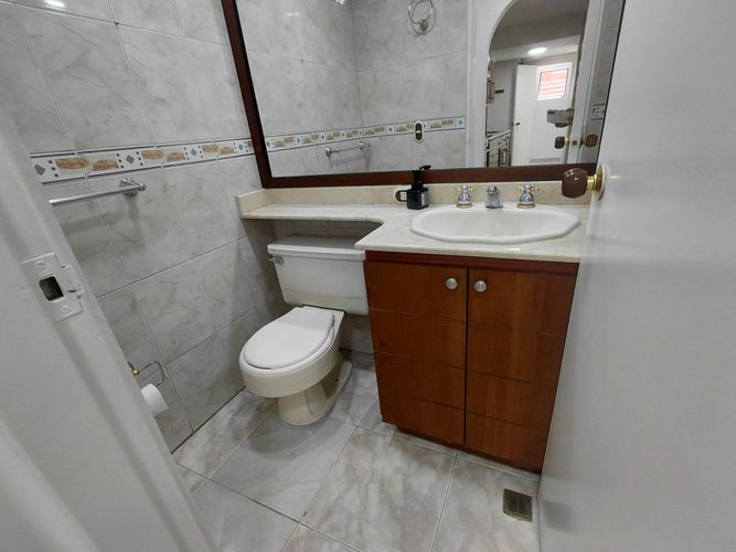 Apartamento de 2 alcobas en arriendo en Los Naranjos, Medellín, 72 m² · foto 10 de 24