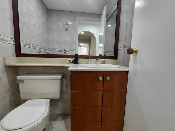 Apartamento de 2 alcobas en arriendo en Los Naranjos, Medellín, 72 m² · foto 11 de 24