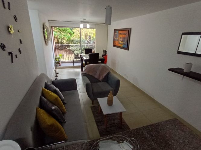 Apartamento de 3 alcobas en venta en Laureles, Medellín, 80 m² · foto 2 de 18