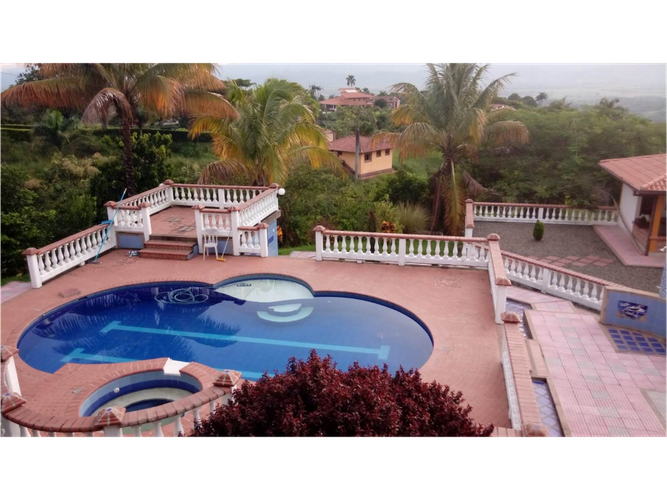 Casa de 7 alcobas en venta en Cerritos, Pereira, 740 m² · foto 3 de 17