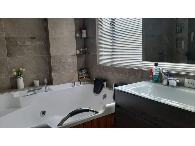 Apartamento de 3 alcobas en venta en Santa Barbara, Bogotá, 165 m² · foto 16 de 21