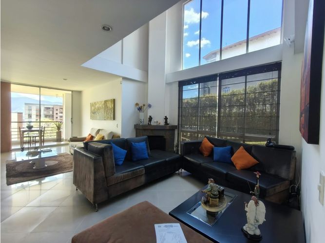 Casa de 4 alcobas en venta en Loma Del Escobero, Envigado, 350 m² · foto 2 de 24
