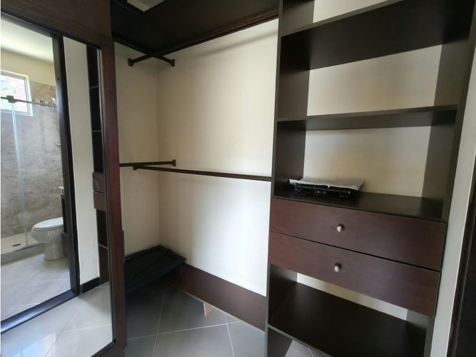 Casa de 4 alcobas en venta en Loma Del Escobero, Envigado, 350 m² · foto 7 de 24