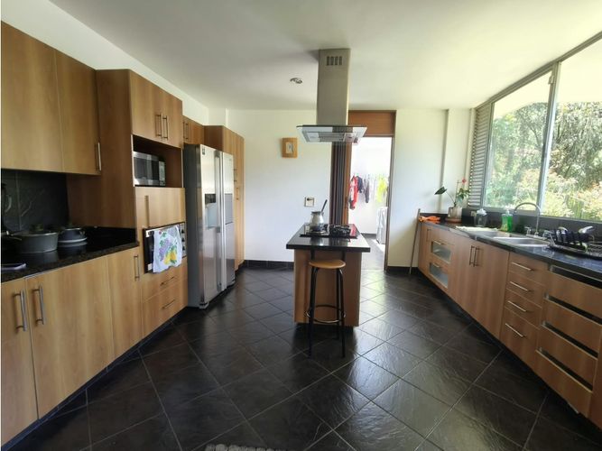 Casa de 4 alcobas en venta en Loma Del Escobero, Envigado, 350 m² · foto 13 de 24