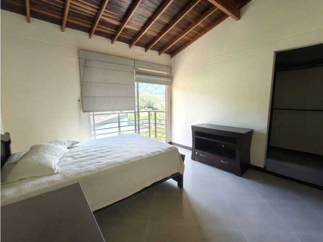 Casa de 4 alcobas en venta en Loma Del Escobero, Envigado, 350 m² · foto 19 de 24