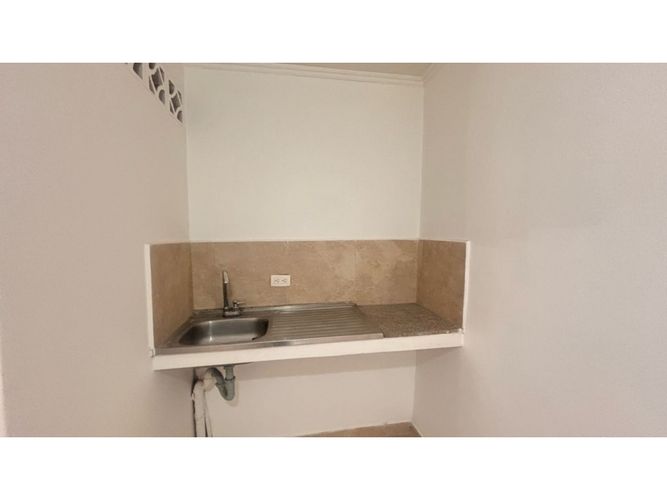 Local en arriendo en San Joaquin, Sabaneta, 24 m² · foto 2 de 5