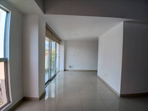 Apartamento en arriendo en Laureles, Medellín · foto 3 de 24
