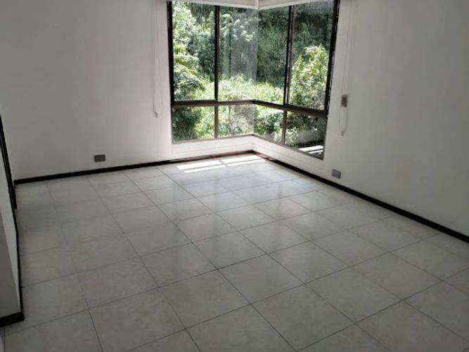 Apartamento de 3 alcobas en arriendo en Castropol, Medellín, 120 m² · foto 3 de 24