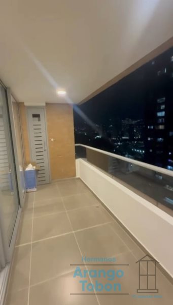 Apartamento en arriendo en Ciudad Del Río, Medellín · foto 3 de 17