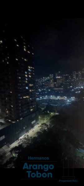 Apartamento en arriendo en Ciudad Del Río, Medellín · foto 4 de 17