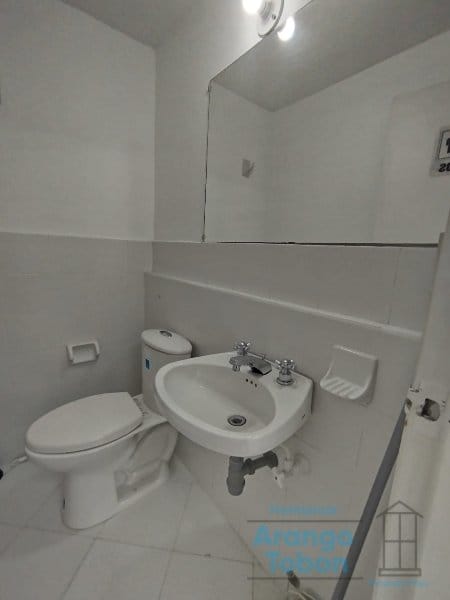 Oficina en arriendo en Conquistadores, Medellín, 28 m² · foto 4 de 4