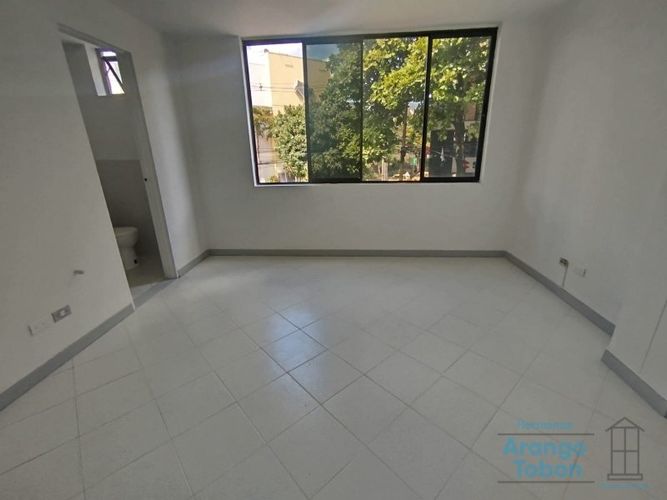 Oficina en arriendo en Conquistadores, Medellín, 22 m² · foto 2 de 5
