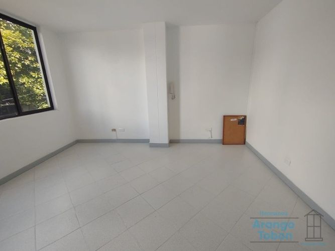 Oficina en arriendo en Conquistadores, Medellín, 22 m² · foto 3 de 5