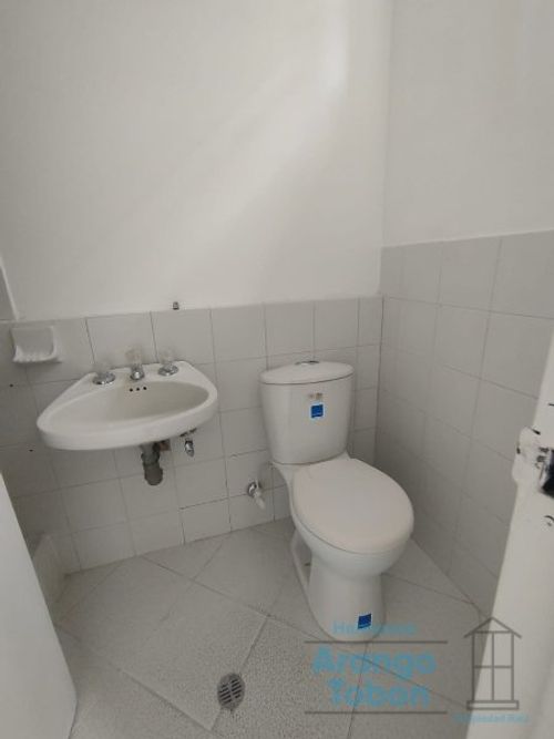 Oficina en arriendo en Conquistadores, Medellín, 22 m² · foto 4 de 5