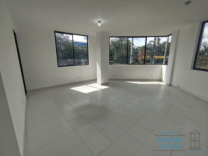 Oficina en arriendo en Conquistadores, Medellín, 36 m² · foto 2 de 6